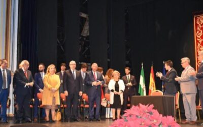 ¡ILUMINACIONES XIMENEZ recibe la Medalla de Oro De la Villa de Puente Genil!