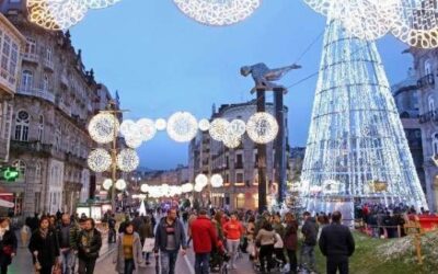 El árbol de Navidad de Porta do Sol pega un nuevo «estirón» hasta los 32 metros de alto